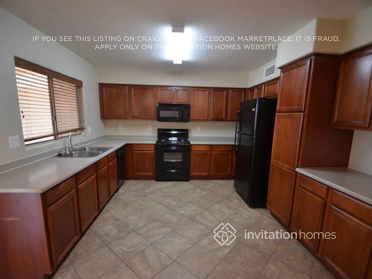 5605 S 51st Dr — Photo 4