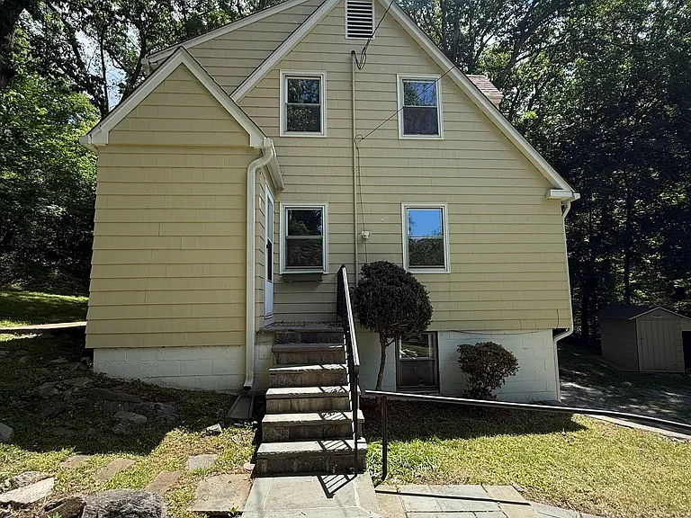 19 Old Town Rd — Photo 5