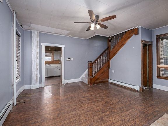 4th image of 406 Jefferson Ave W
