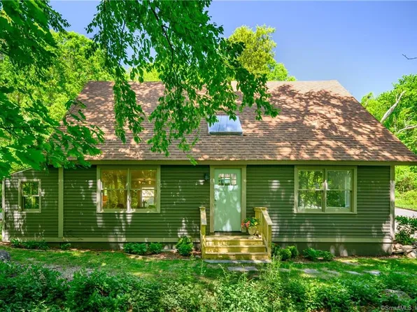 44 Hundred Acres Rd, Newtown, CT 06470
