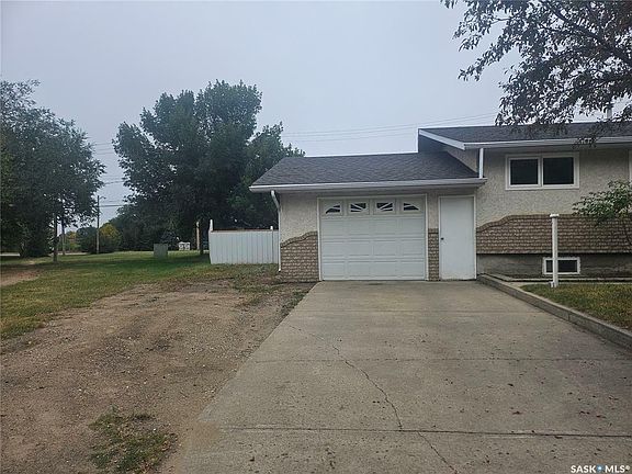 3rd image of 1317 Lynd Cres