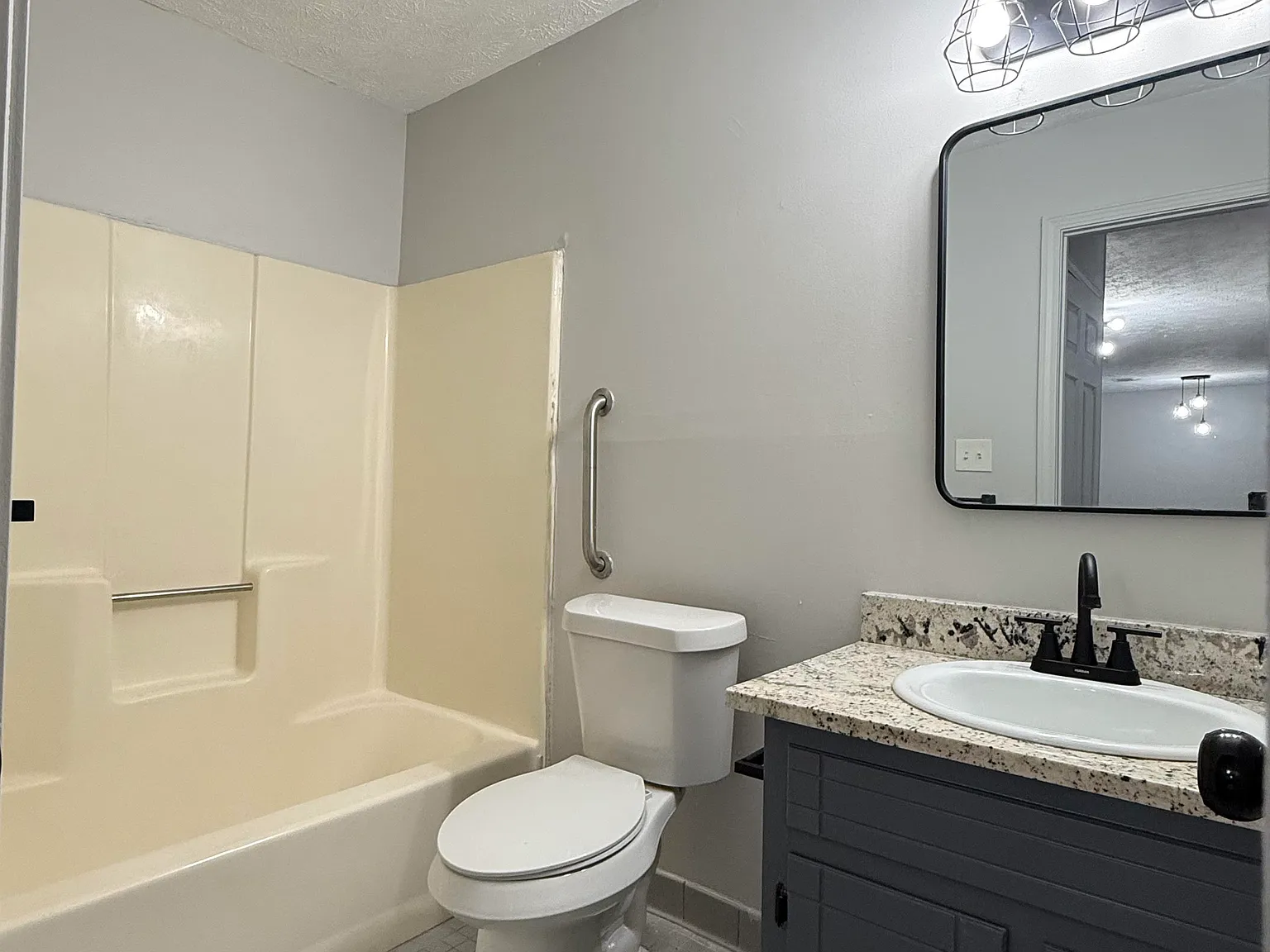 2 bed, 1200 sqft, $1,499 — Photo 4