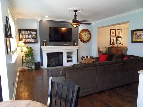 4th image of 2413 Columbia Ln