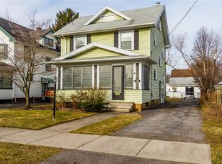 127 Cedarwood Rd, Rochester, NY 14617