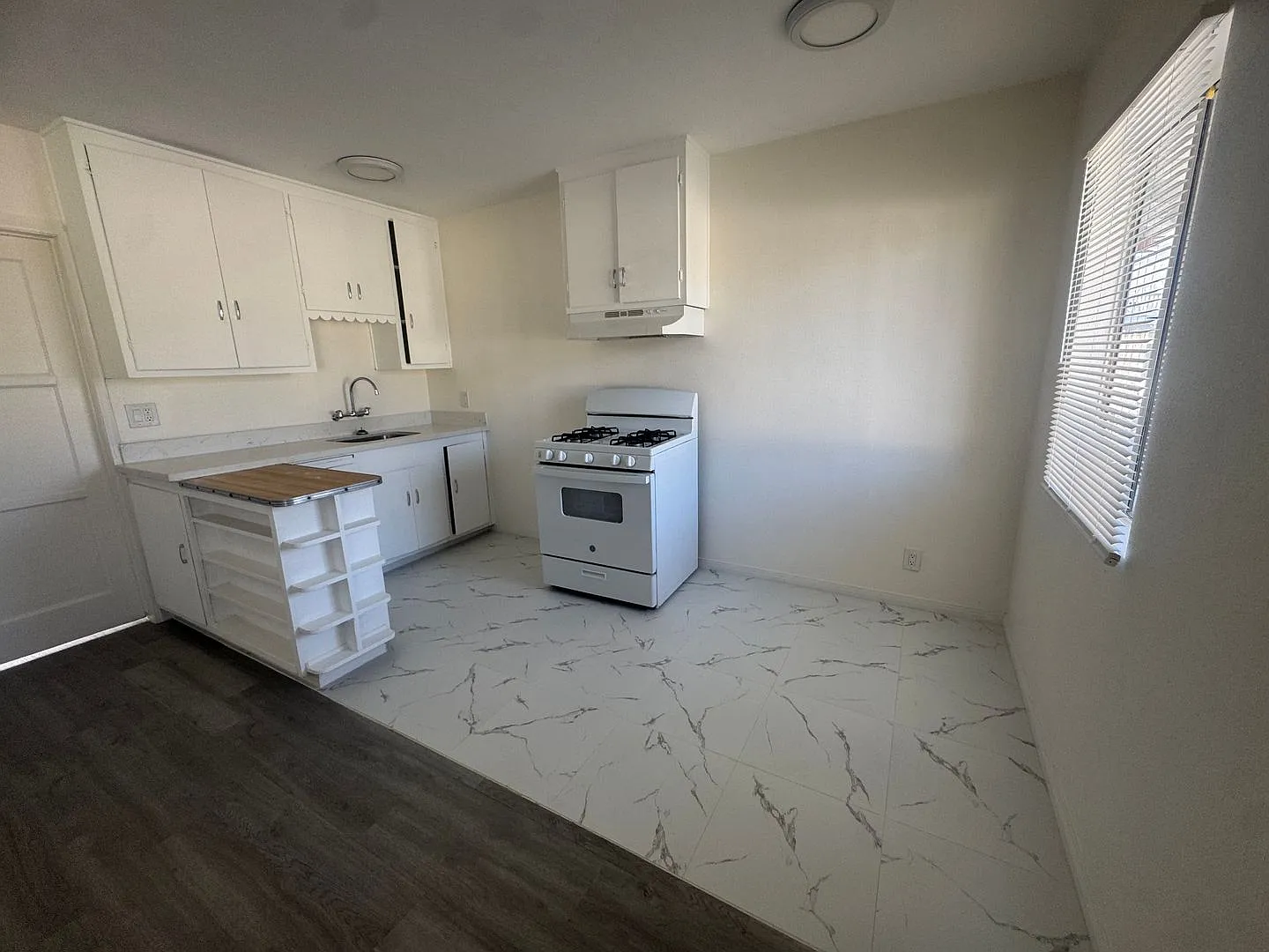 LA 798 - Carson Villa — Photo 4