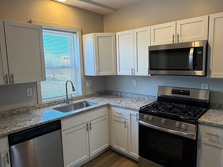27 Dakota Ave — Photo 11
