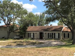 1050 N San Patricio St, Goliad, TX 77963