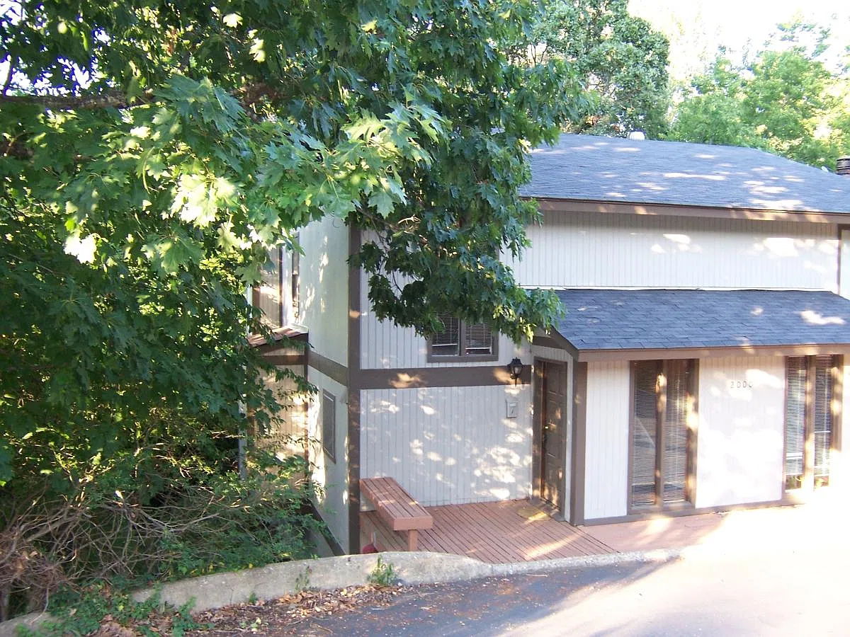 2 bed, 1.5 bath, 1400 sqft, $930 — Photo 1