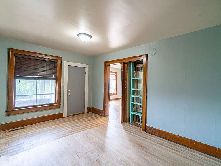 908 Water St — Photo 4