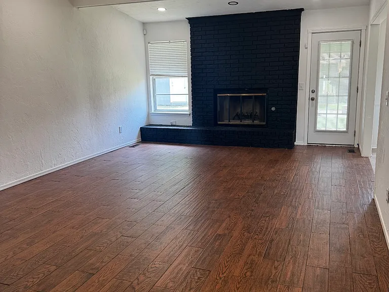 10416 Dover Dr — Photo 3