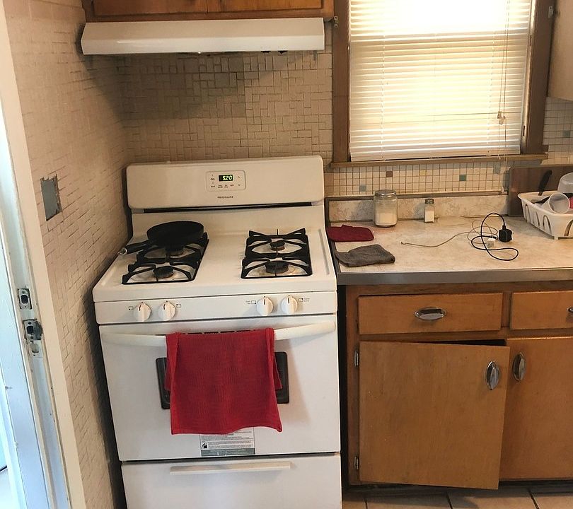 2nd image of 3927 N Newcastle Ave