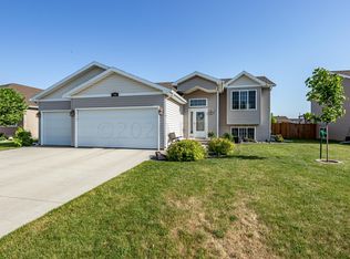 1704 42nd Ave S, Moorhead, MN 56560
