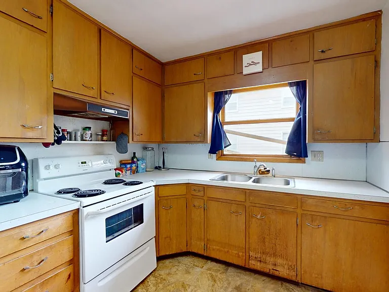 2109 Barr Dr — Photo 4