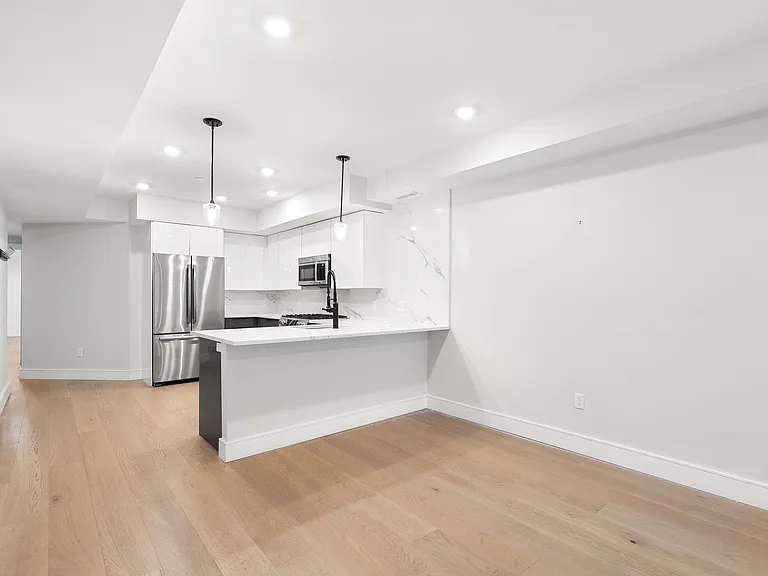 321 W Broadway #1 — Photo 10