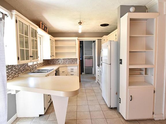 5th image of 1025 Merrett Dr