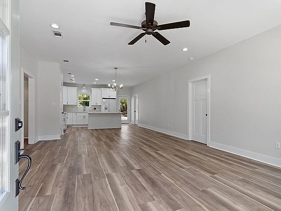 5th image of 64288 Orange St