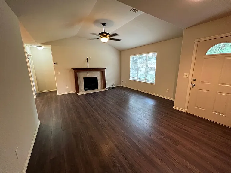 4031 Briar Ln — Photo 2