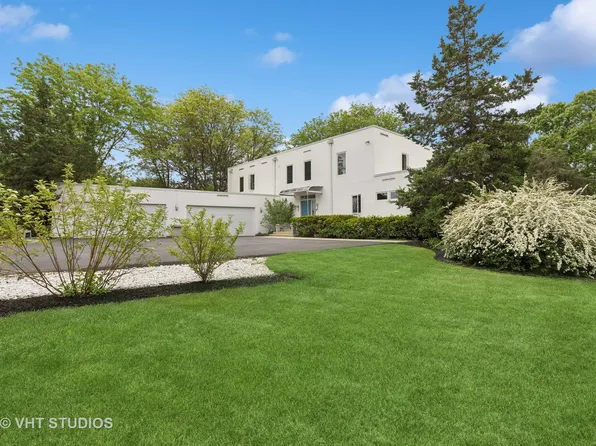 26950 N Countryside Lake Dr, Mundelein, IL 60060