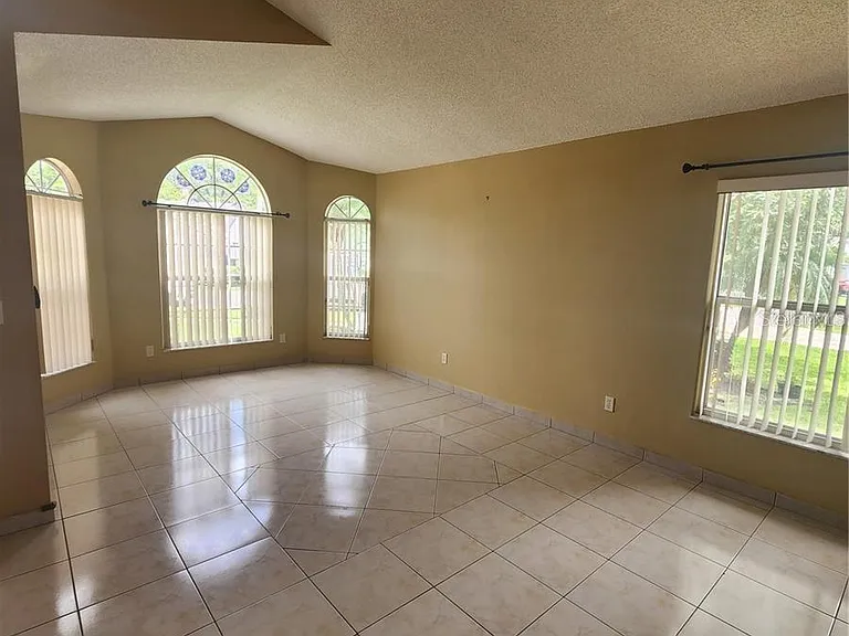 2483 Shelby Cir — Photo 4
