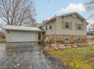 4908 Tile Line Rd, Crystal Lake, IL 60012