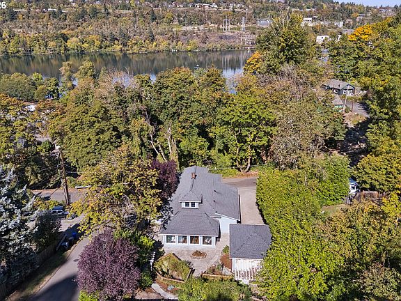 2nd image of 216 3rd Ave