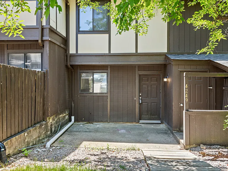 4249 Lake Ridge Dr #5B — Photo 3