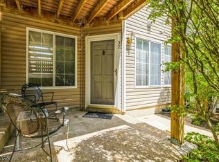 32 Stevens Ct, Bedminster, NJ 07921