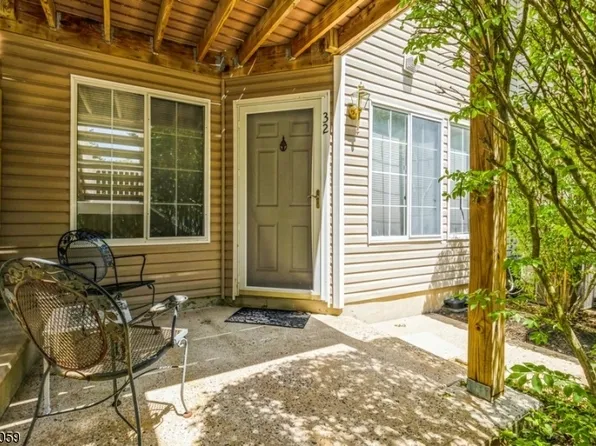 32 Stevens Ct, Bedminster Twp., NJ 07921