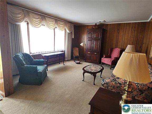 3rd image of 90 Porter St