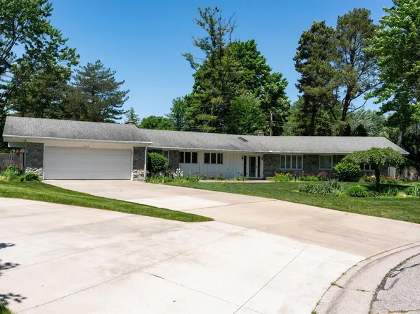 1605 Delta Dr, Saginaw, MI 48638