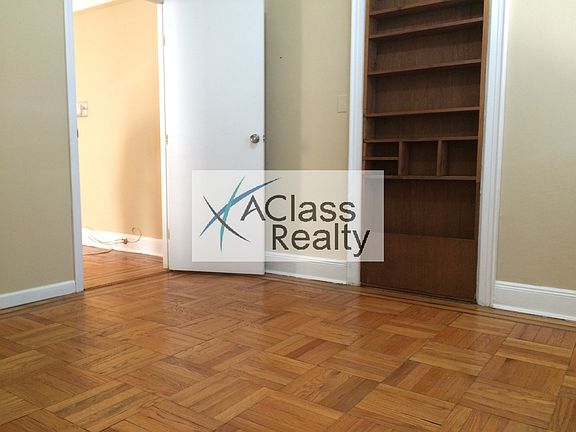 4th image of 2462 Crescent St