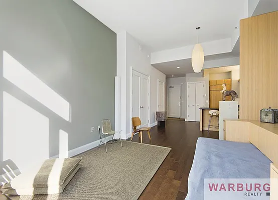 Sold by Warburg | media 10
