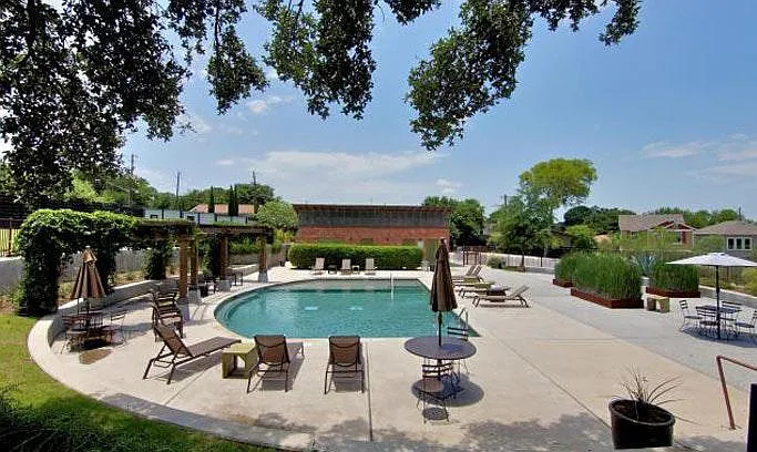 2716 Bond Dr — Photo 3
