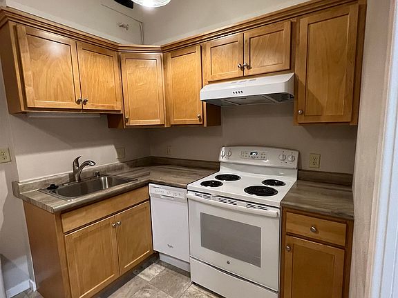 4th image of 109 S Main St APT 8