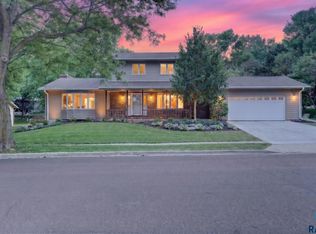 2429 E Stanton Dr, Sioux Falls, SD 57103