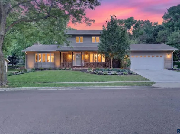 2429 E Stanton Dr, Sioux Falls, SD 57103