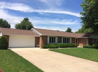 633 E Polk St, Morton, IL 61550