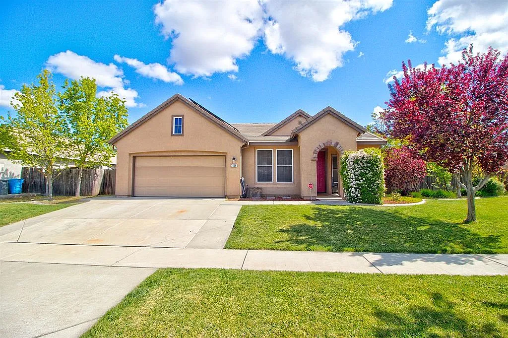 2229 Golden Gate Dr photo 1