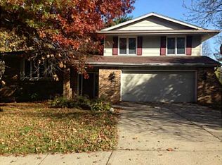 1727 NW 99th St, Clive, IA 50325