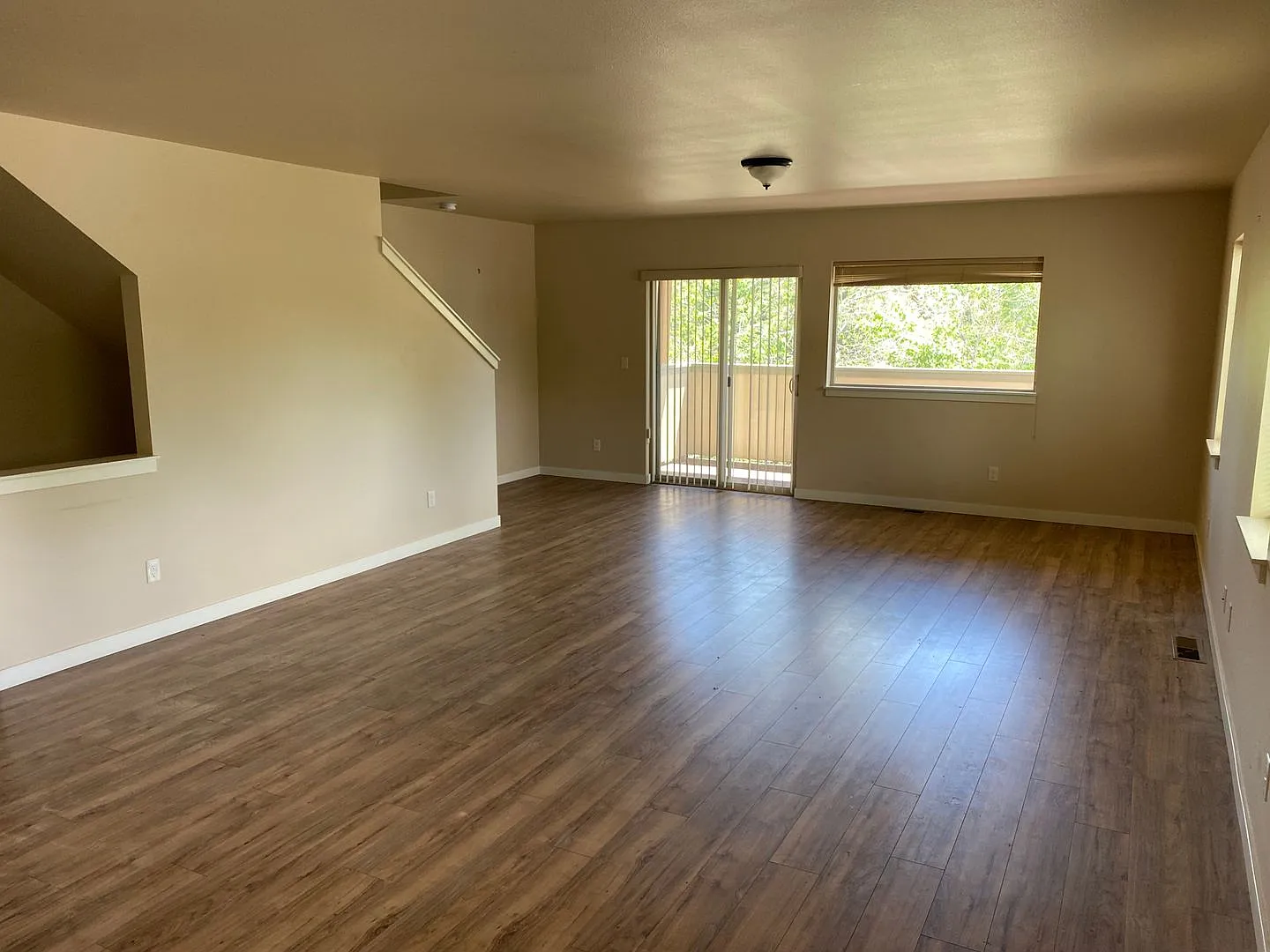 4 Bed/3 Bath Townhome in NW Bend - Newport Ave — Photo 2