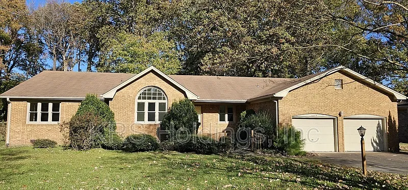 3 bed, 2.5 bath, 2900 sqft, $2,495 — Photo 4
