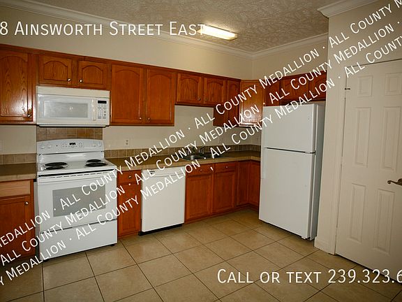 5th image of 1078 Ainsworth St E