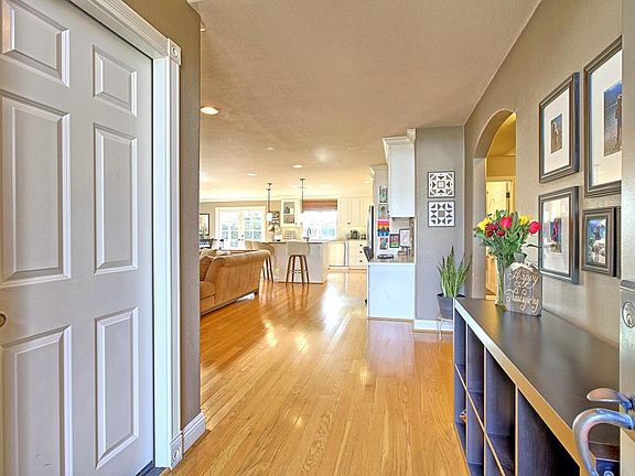 3rd image of 6620 Swan St