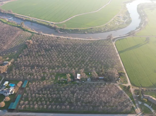 21530 Tiburico Ave, Laton, CA 93242