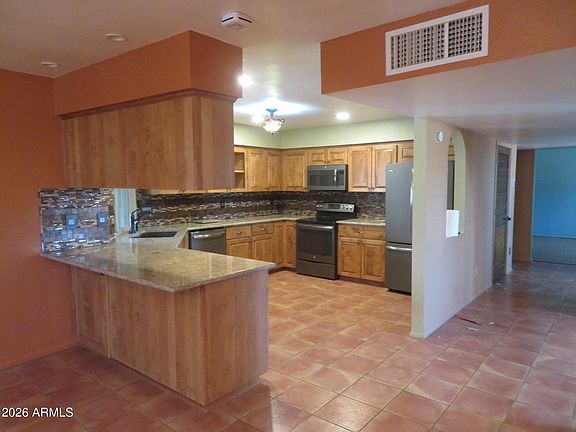 3rd image of 2566 INVERRARY Drive