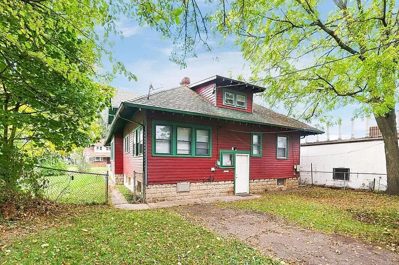 5 bed, 1.5 bath, 2588 sqft, $1,295 — Photo 3