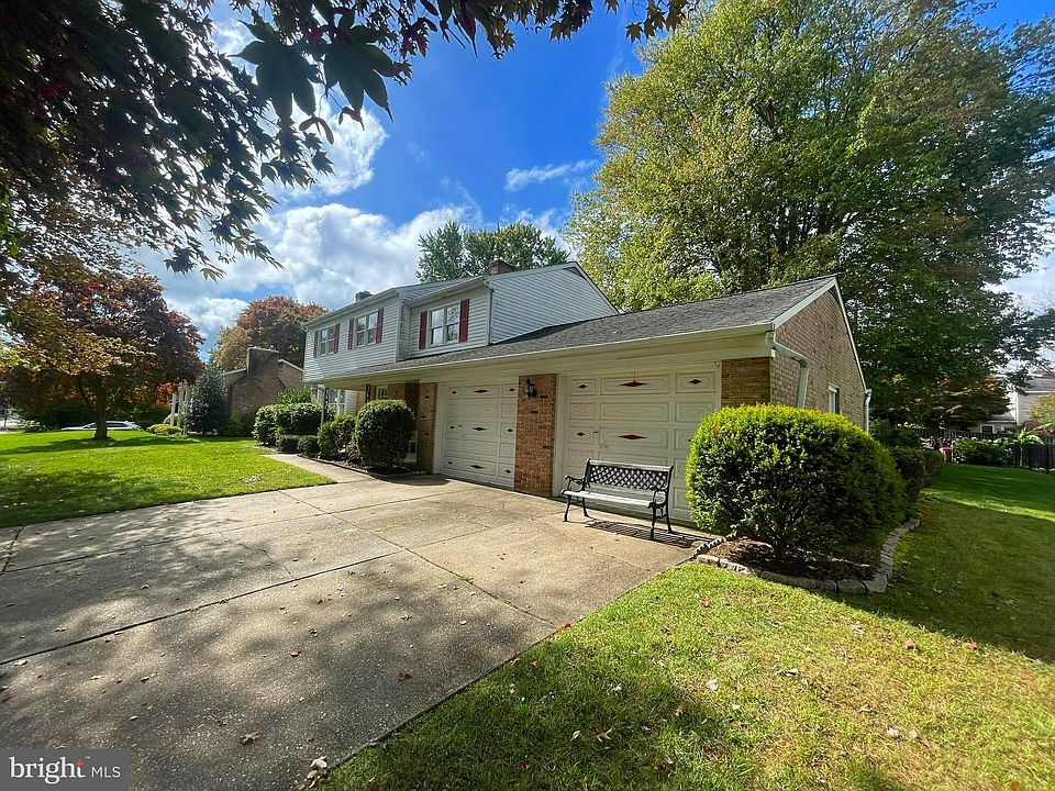 1st image of 622 Foxcroft Dr