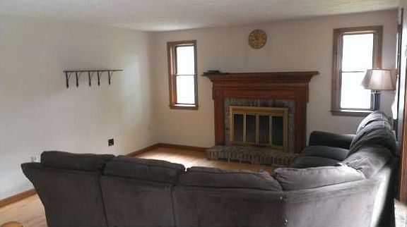 4th image of 10 Whipple Ln