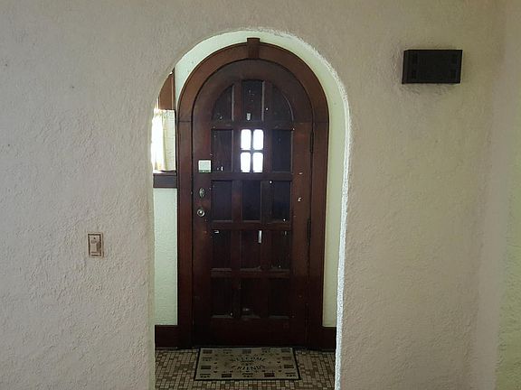 2nd image of 890 Catherine Ave