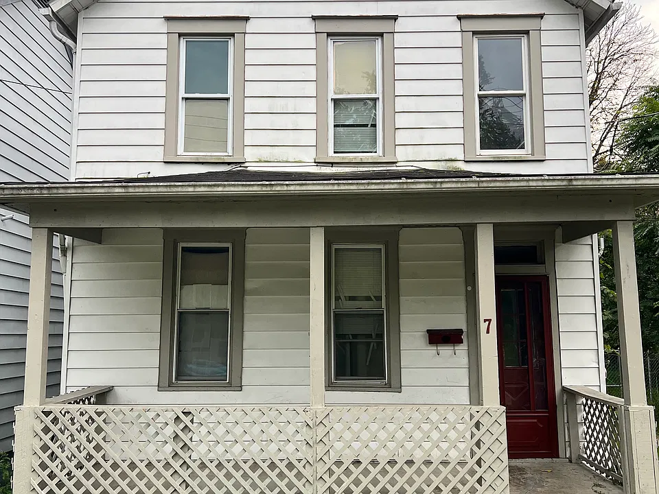 7 W Broadway Ave